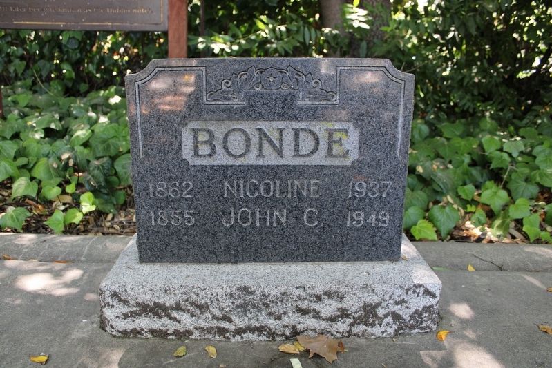 John Bonde headstone. Click for full size. John Bonde headstone image. Click for full size.