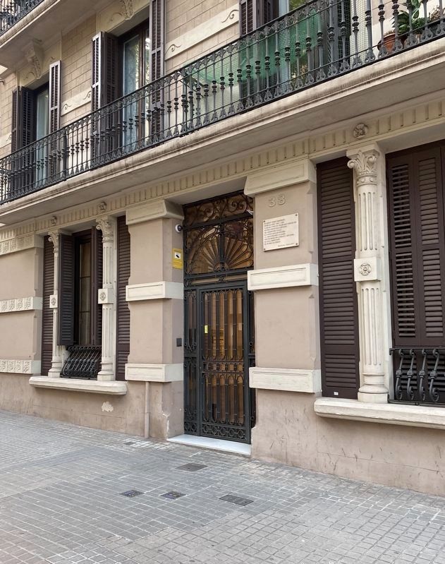El Taller dels Rusi�ol i Claras� / The workshop of Rusi�ol and Claras� Marker - wide view image. Click for full size.