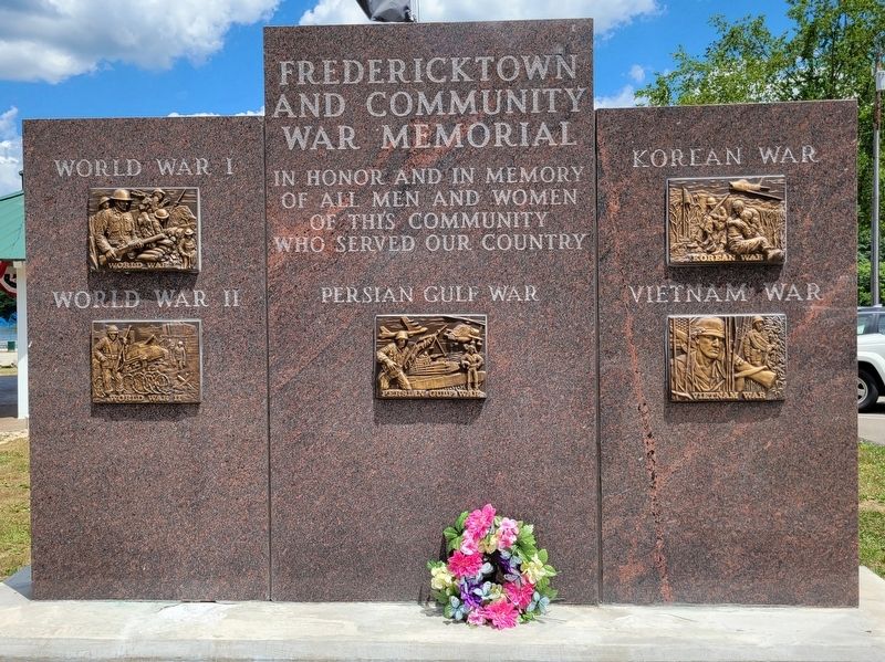 Fredericktown and Community War Memorial image. Click for full size.