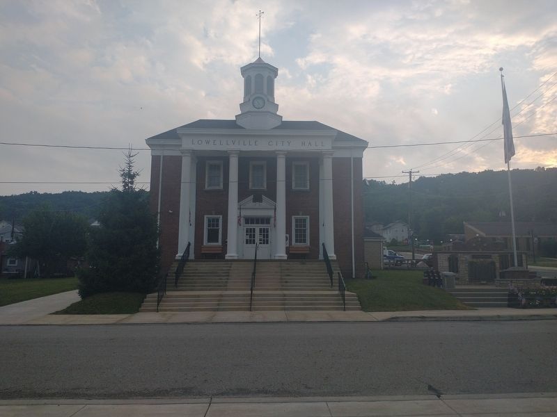 Lowellville Veterans Memorial image. Click for full size.