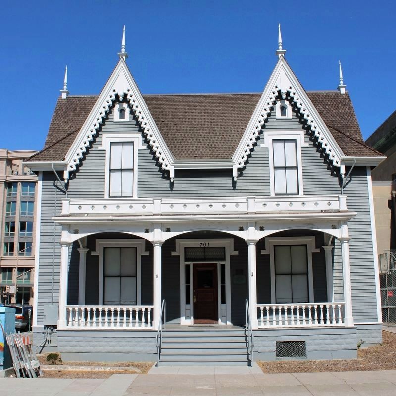 The markers are to the right of the front door. Click for full size. The markers are to the right of the front door image. Click for full size.