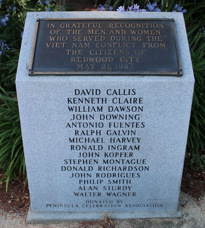 Viet Nam War Memorial Monument Donated by Peninsula Celebration Association image. Click for full size.
