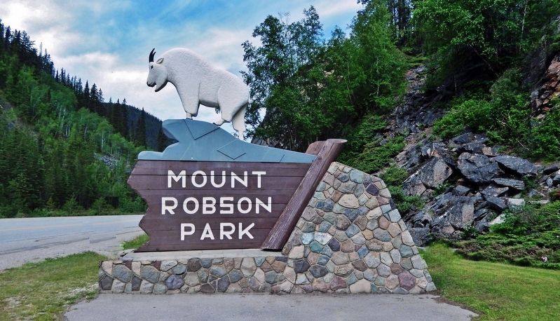Mount Robson Provincial Park Sign image. Click for full size.