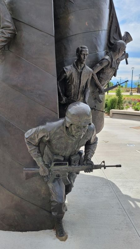 Closeup of the Northglenn Veterans Memorial image. Click for full size.