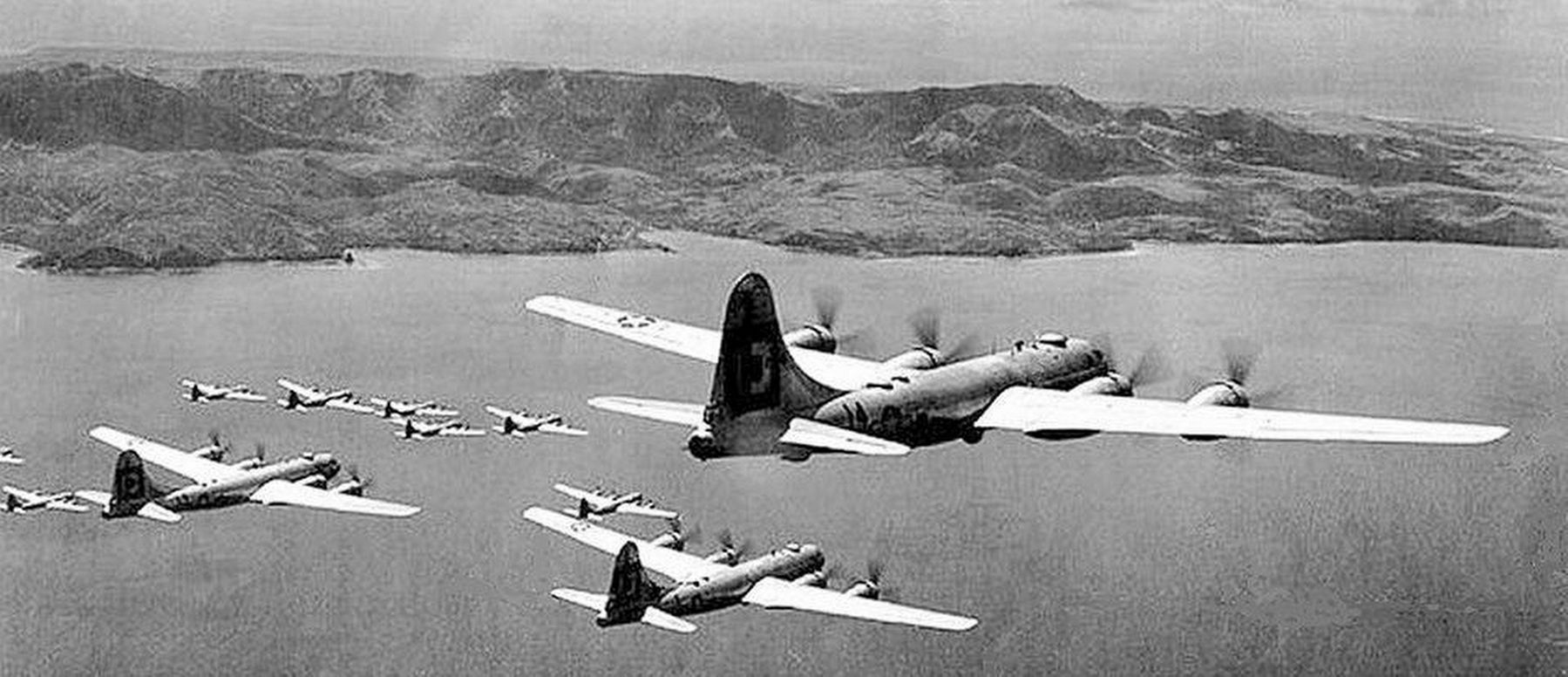 B-29's of 29th Bomb Group, 314th Bomb Wing, 20th Air Force image. Click for full size.