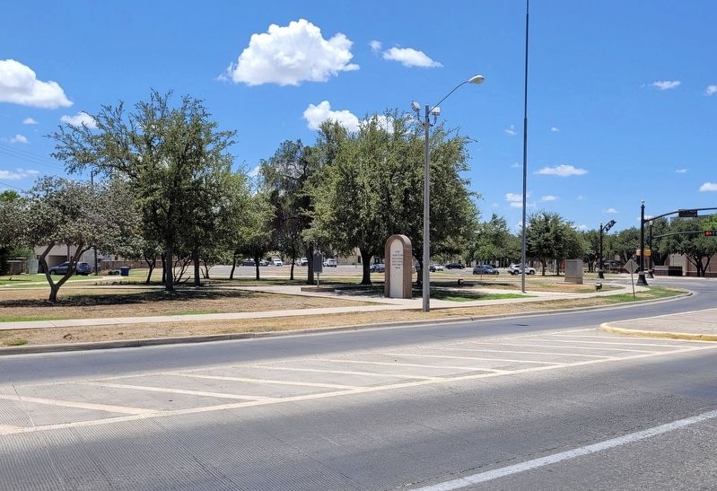 The view of the Fort McIntosh Marker at the main entrance to Laredo College image. Click for full size.