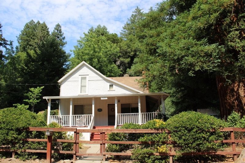 Brown Family Residence. Click for full size. Brown Family Residence image. Click for full size.