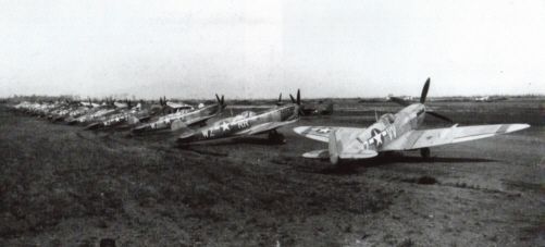 309th Spitfires, Pomigliano, Italy March 1944 image. Click for full size.