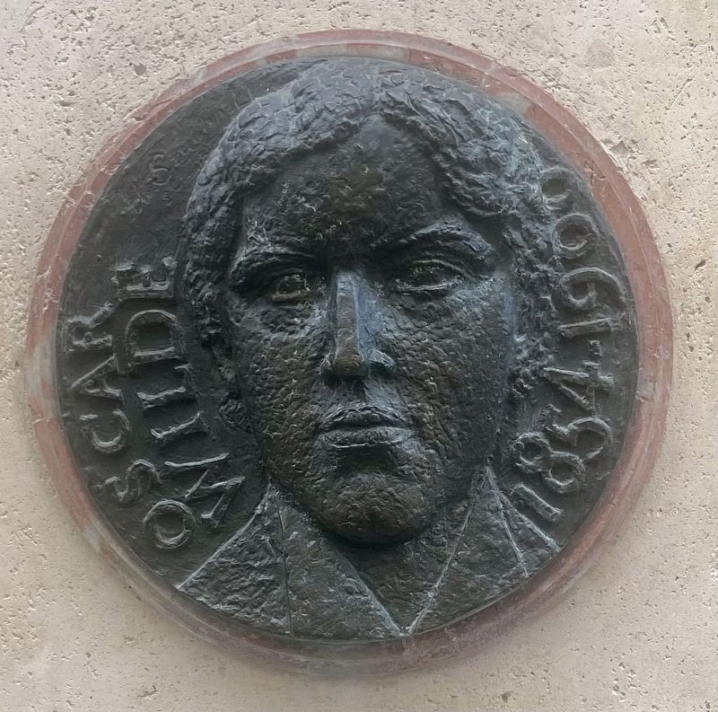 Oscar Wilde commemorative plaque image. Click for full size.