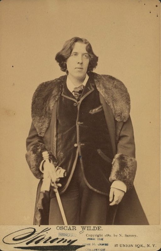 Oscar Wilde carte de visite image. Click for full size.