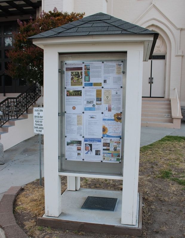 Kiosk and Time Capsule plaque image. Click for full size.