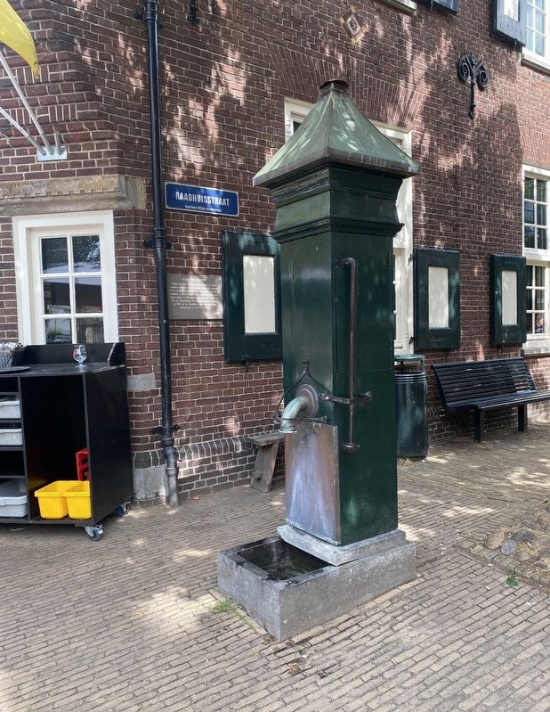 Replica van Stadspomp / City Water Pump Replica and Marker. Click for full size. Replica van Stadspomp / City Water Pump Replica and Marker image. Click for full size.