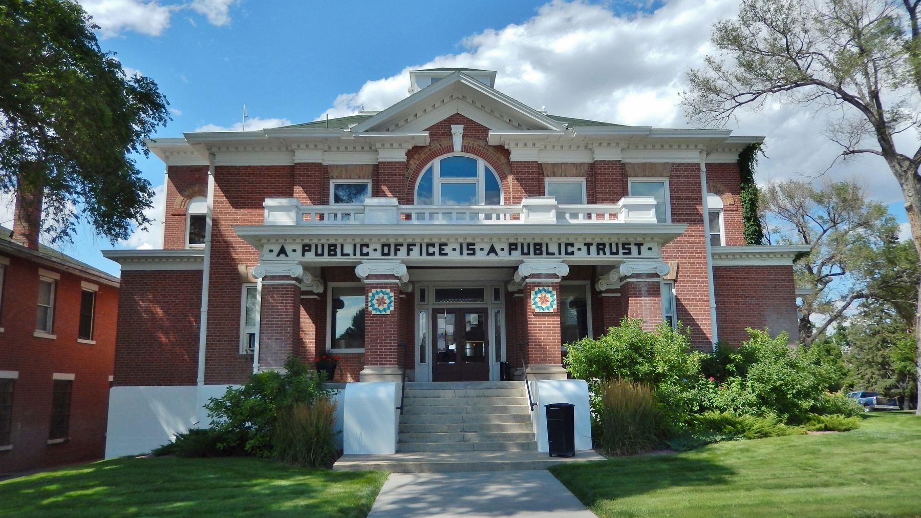 Niobrara County Courthouse (<i>south [front] elevation</i>) image. Click for full size.