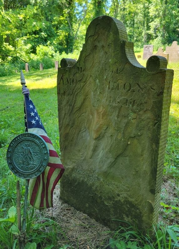 Grave of Revolutionary War Soldier<br>Amos Walton image. Click for full size.