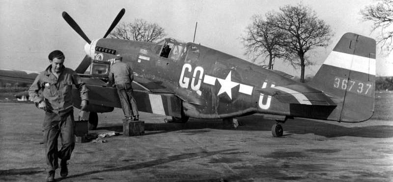 Ground crew of the 354th Fighter Group prepare a P-51 Mustang (GQ-U) for a mission. image. Click for full size.