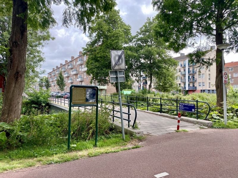 Hester van Lennep Marker - wide view image. Click for full size.