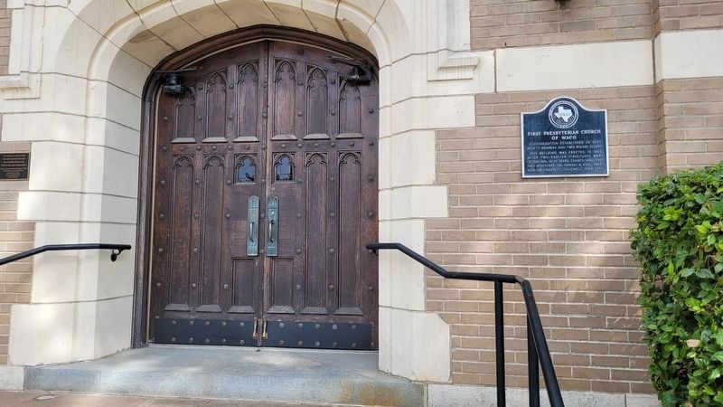 The front entrance to the First Presbyterian Church of Waco and Marker image. Click for full size.