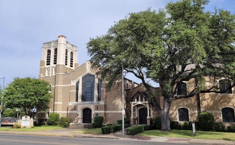 The view of the First Presbyterian Church of Waco and Marker from the street image. Click for full size.