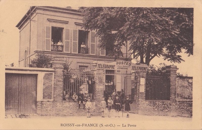 <i>Roissy-en-France (S.-et-O.) La Poste </i> image. Click for full size.
