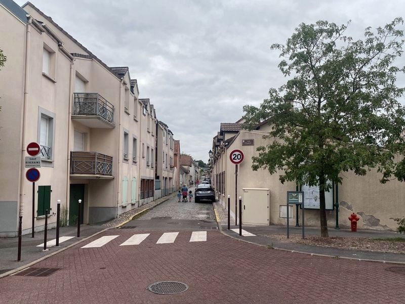 Rue Chalot / Chalot Street Marker - wide view image. Click for full size.