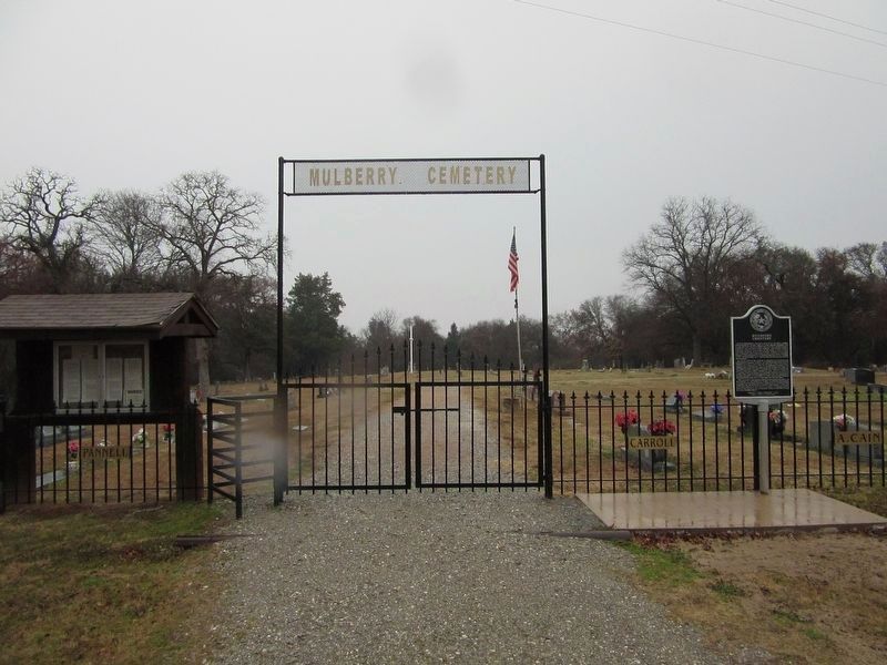 Mulberry Cemetery Gate and Marker image. Click for full size.