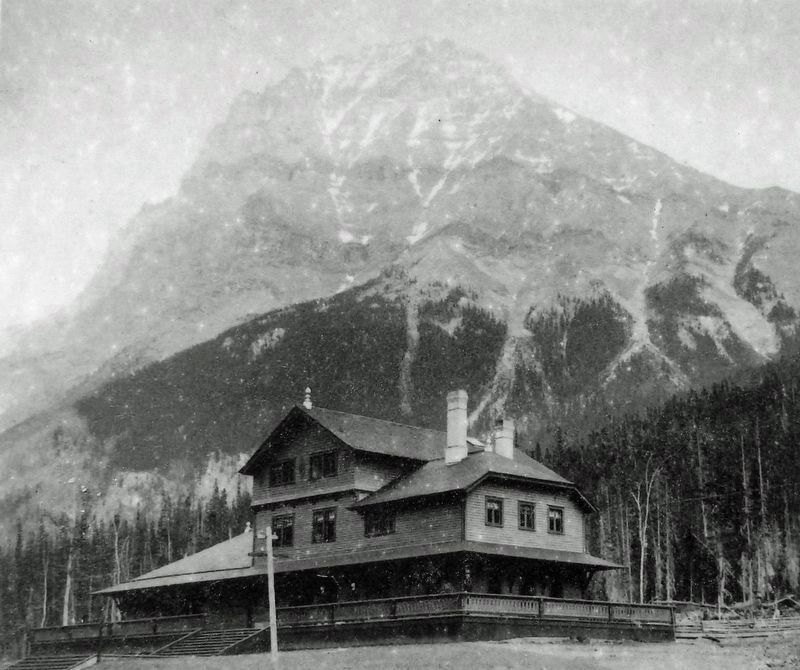 Marker detail: Mount Stephen House circa 1887<br>Mount Stephen House vers 1887 image. Click for full size.