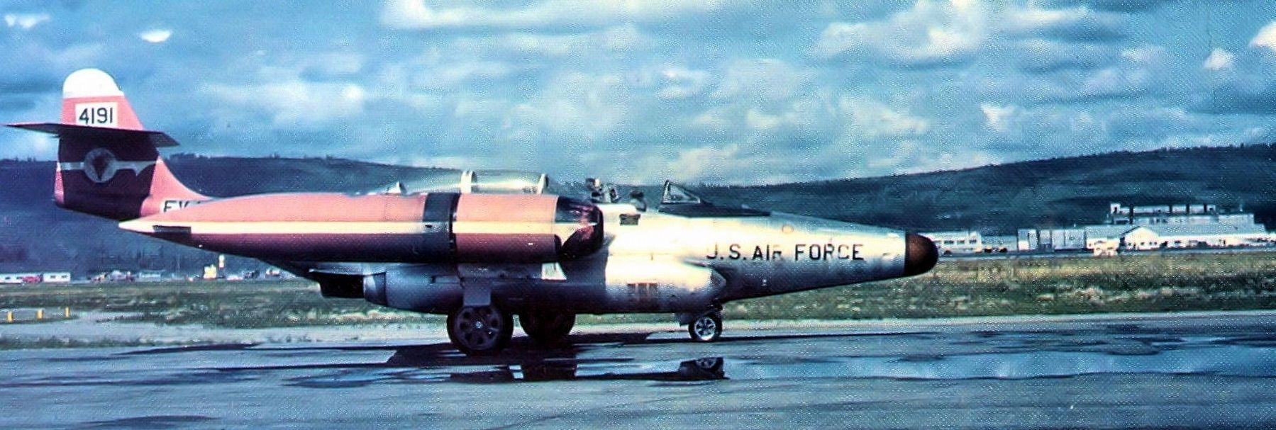 433rd FIS F-89D-75-NO Scorpion (s/n 54-191) about 1956 at Ladd AFB, Alaska image. Click for full size.