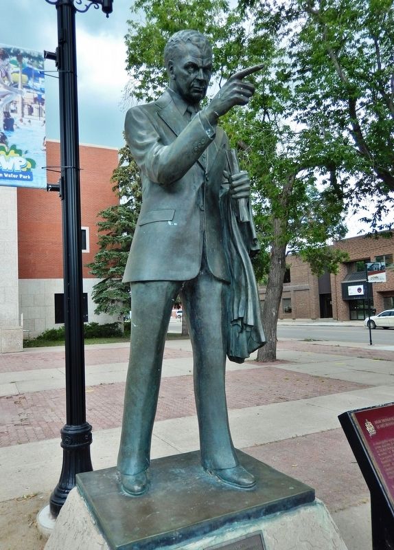 John Diefenbaker Statue image. Click for full size.