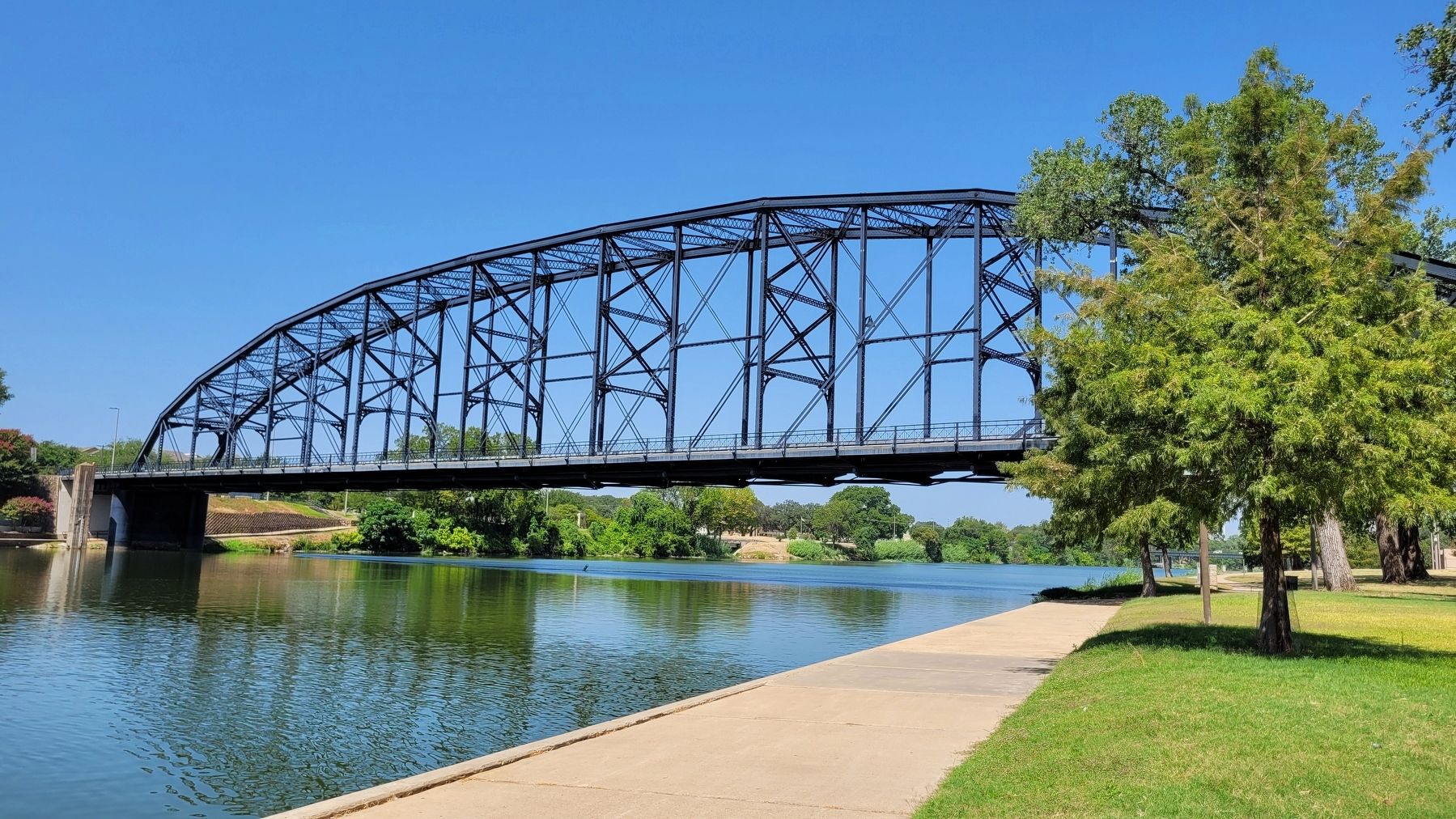 The view of the Washington Avenue Bridge from the bank of the Brazos River image. Click for full size.