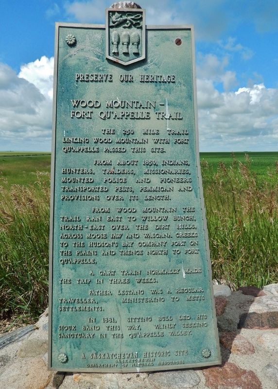 Wood Mountain - Fort Qu'Appelle Trail Marker image. Click for full size.