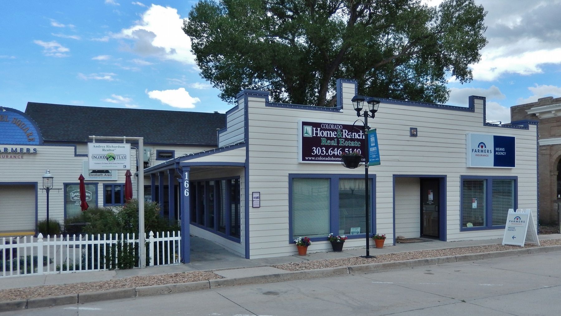 Olde Hotel Square image. Click for full size.