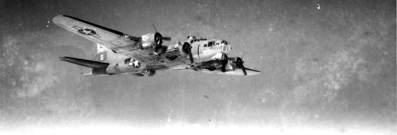 A B-17 Flying Fortress (serial number 42-39973) "Inside Curve" of the 452nd Bomb Group. image. Click for full size.