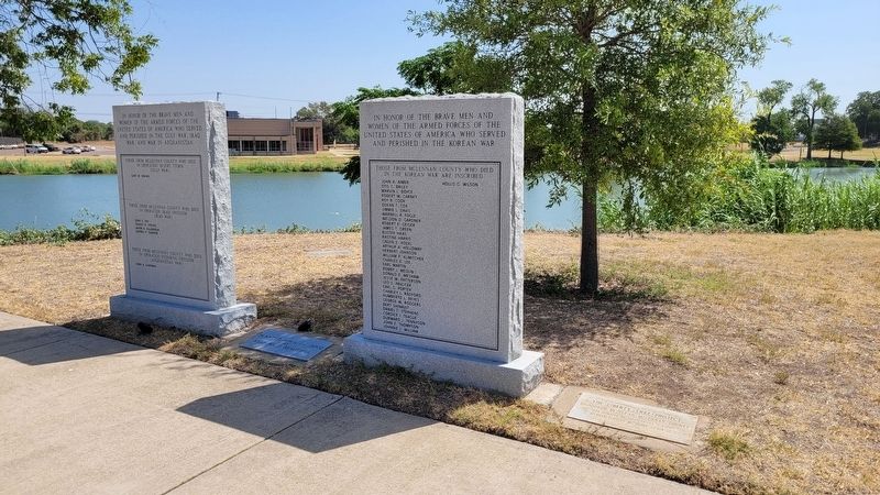 The McLennan County Gulf War, Iraq War, and War in Afghanistan Memorial is on the left image. Click for full size.