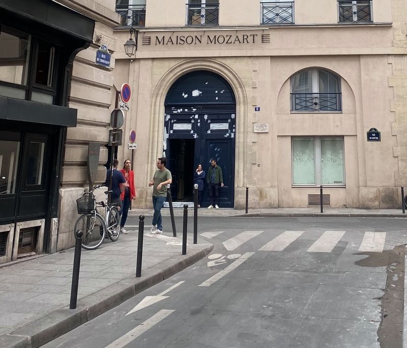 La rue du Croissant Marker - wide view image. Click for full size.
