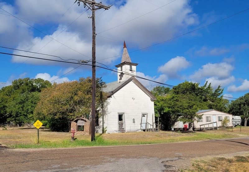 The view of the Lyons Methodist Church and Marker from the street image. Click for full size.