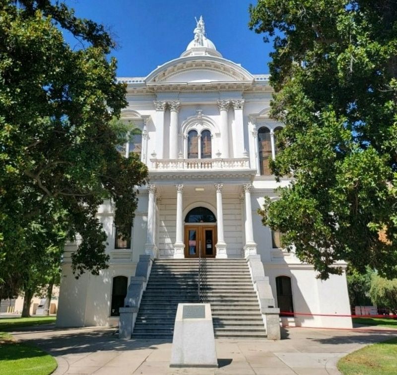 Merced County Courthouse image. Click for full size.