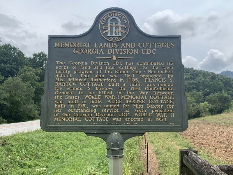 Memorial Lands and Cottages Marker image. Click for full size.