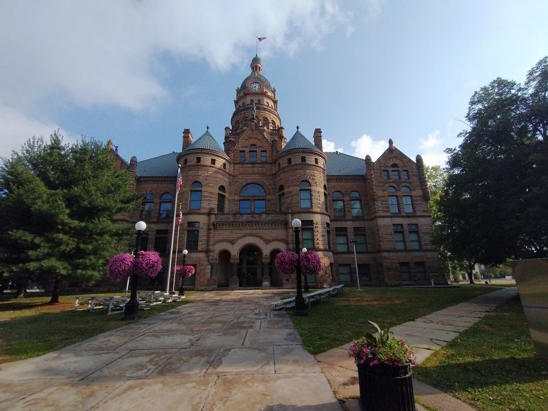 Trumbull County Courthouse. Click for full size. Trumbull County Courthouse image. Click for full size.