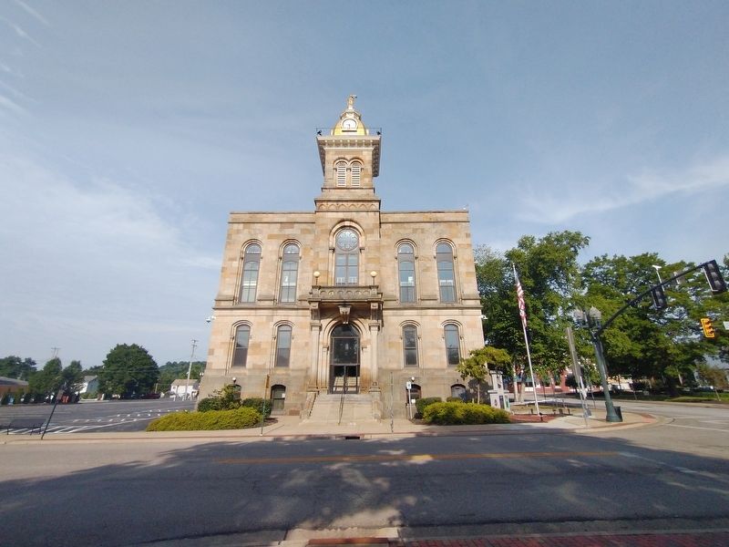 Columbiana County Courthouse image. Click for full size.
