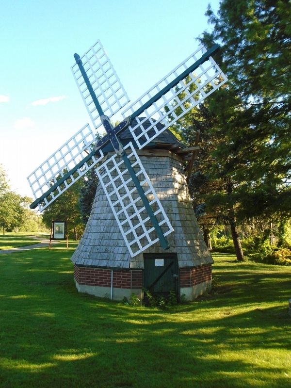 Scale Windmill in Van Bragt Park image. Click for full size.