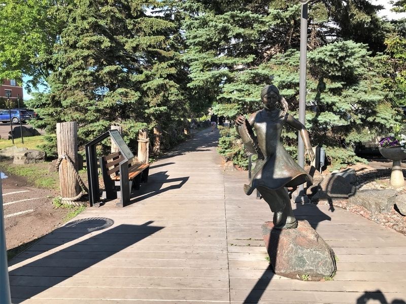 <i>Spirit of Lake Superior</i> & Marker image. Click for full size.