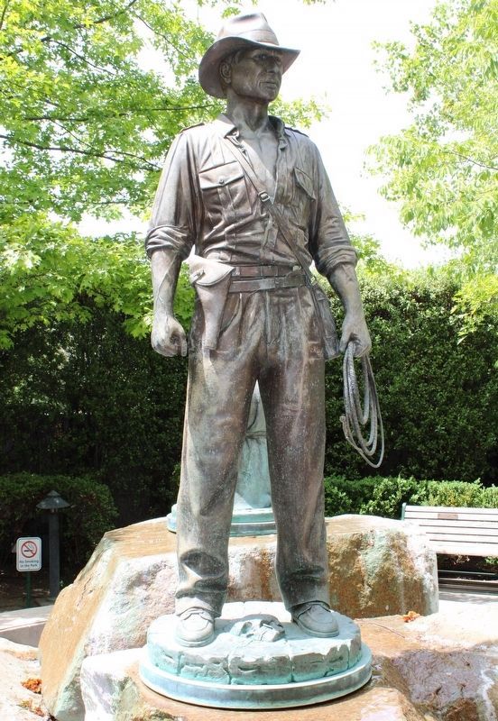 Indiana Jones Statue image. Click for full size.