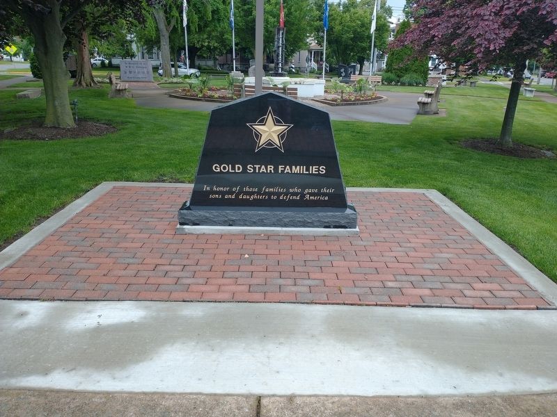 Gold Star Families Memorial image. Click for full size.