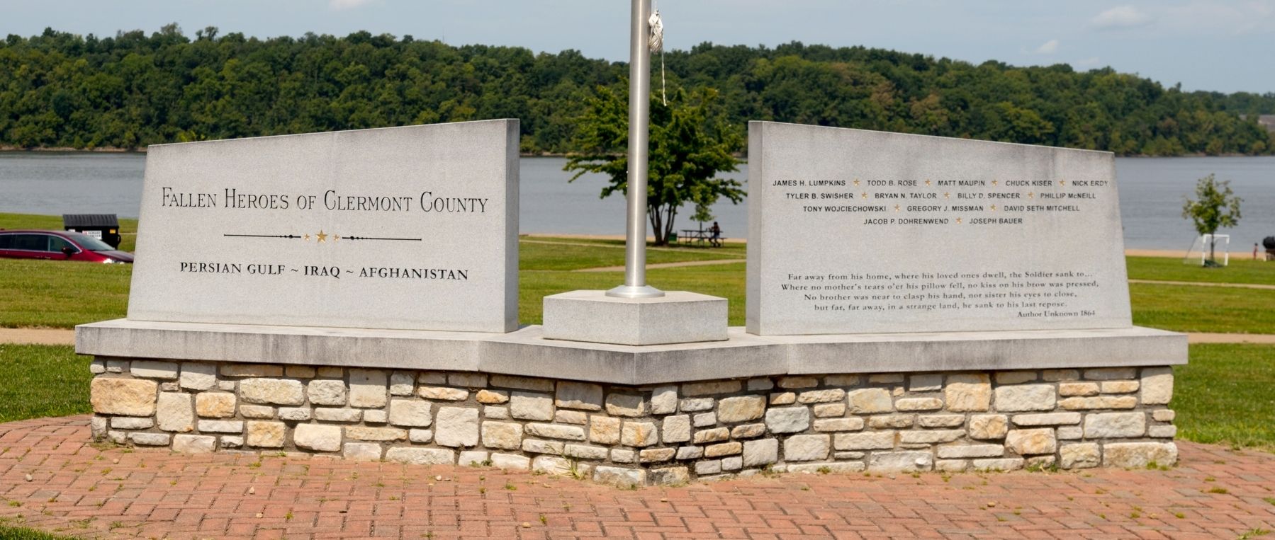 Fallen Heroes Memorial Monument image. Click for full size.