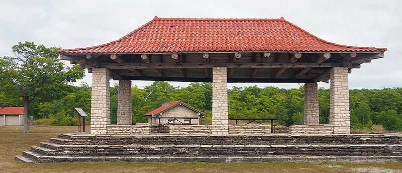 Marker on the north (left) end of the 1930 pagoda at Rock Island State Park image. Click for full size.