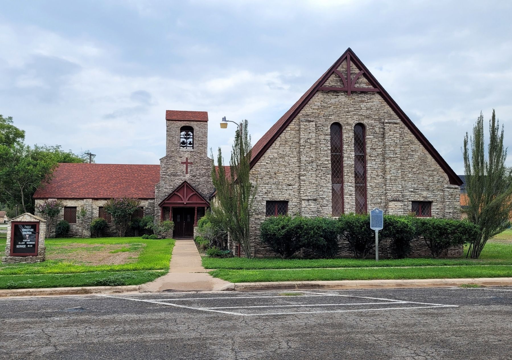 The First Christian Church of Luling image. Click for full size.