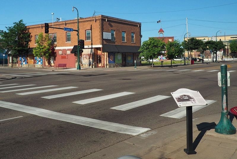 Marker kitty-corner from the Minnehaha Grill building image. Click for full size.