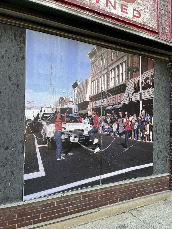 Additional nearby photo image. Click for full size.