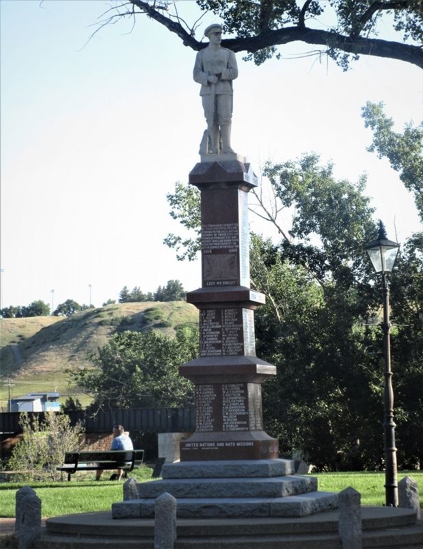 Medicine Hat WW I 1914- 1918 Veterans Memorial. Click for full size. Medicine Hat WW I 1914- 1918 Veterans Memorial image. Click for full size.