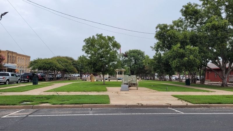 The view of the Elgin World War I Veterans Memorial and cannon from across the street image. Click for full size.